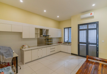 5 Bedroom Shophouse For Rent - Phnom Penh Park 6A, Chroy Changvar, Phnom Penh thumbnail