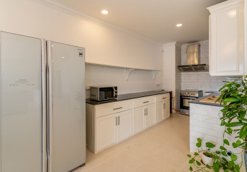 3 Bedroom Serviced Apartment For Rent - BKK1, Phnom Penh thumbnail