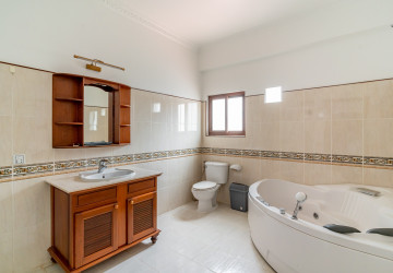 5 Bedroom Serviced Penthouse For Rent - BKK1, Phnom Penh thumbnail