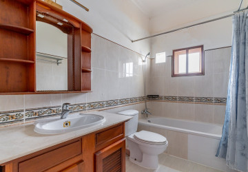 5 Bedroom Serviced Penthouse For Rent - BKK1, Phnom Penh thumbnail