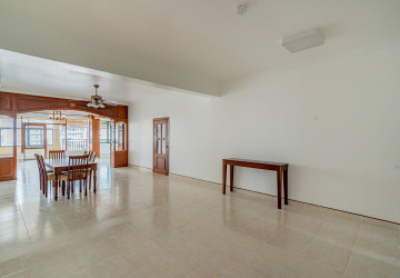 5 Bedroom Serviced Penthouse For Rent - BKK1, Phnom Penh thumbnail