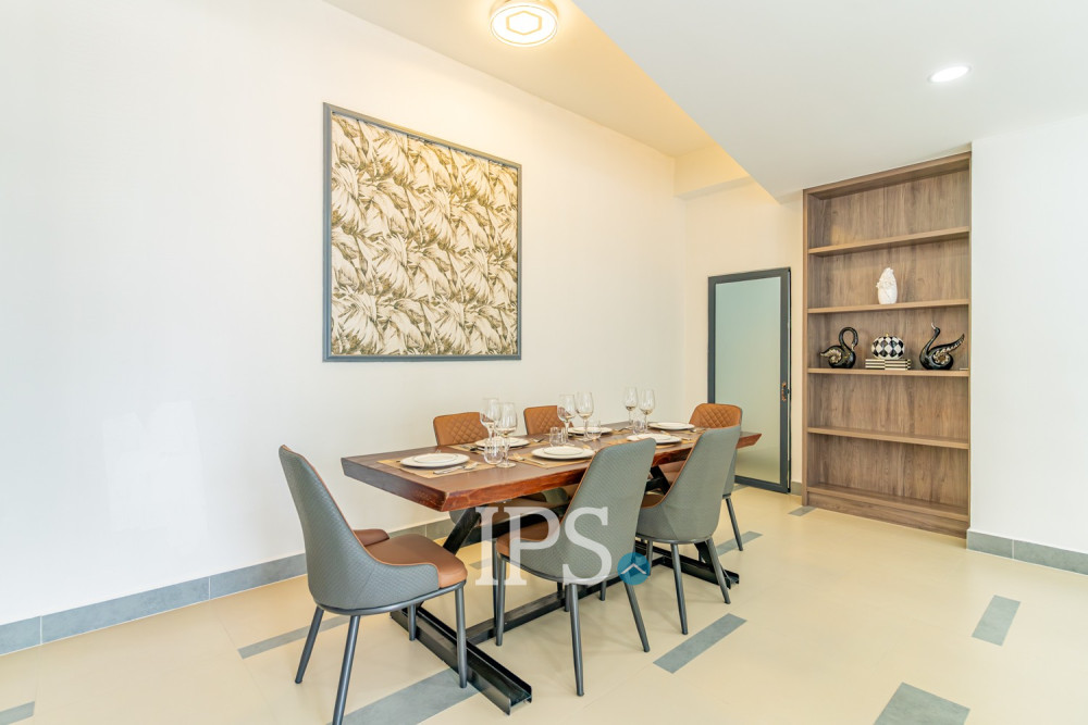 2 Bedroom Serviced Apartment For Rent - BKK 1, Phnom Penh - Image 8
