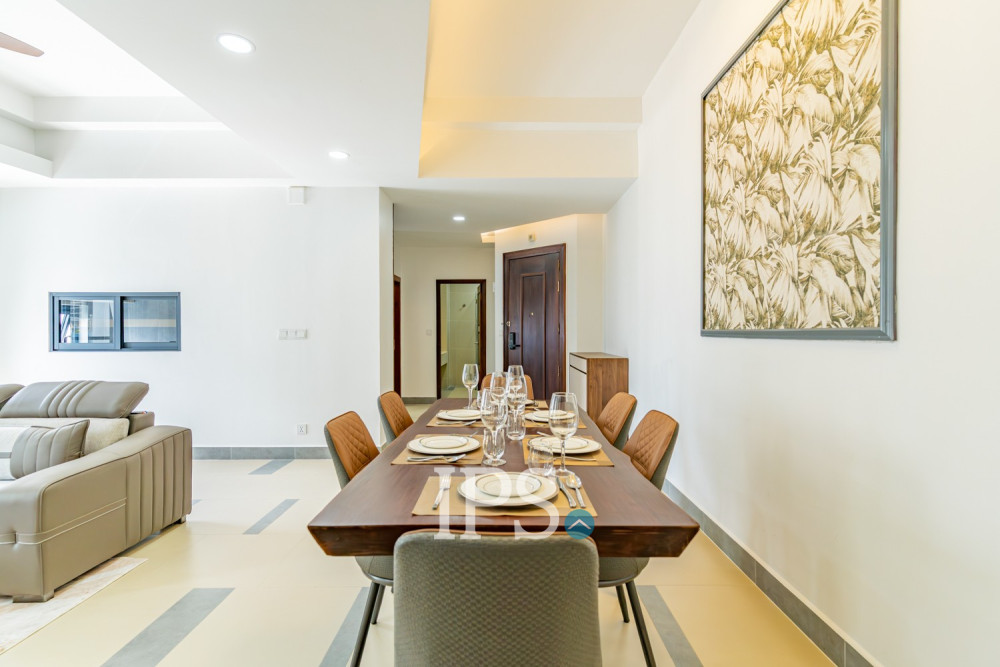 2 Bedroom Serviced Apartment For Rent - BKK 1, Phnom Penh - Image 9