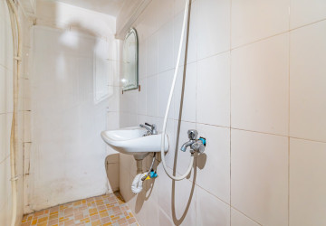 5 Bedroom Shophouse For Rent - Boeung Kak 2, Phnom Penh thumbnail