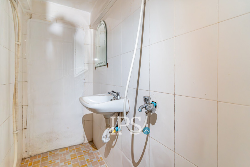 5 Bedroom Shophouse For Rent - Boeung Kak 2, Phnom Penh