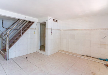 5 Bedroom Shophouse For Rent - Boeung Kak 2, Phnom Penh thumbnail