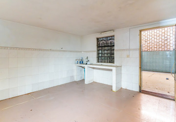 5 Bedroom Shophouse For Rent - Boeung Kak 2, Phnom Penh thumbnail