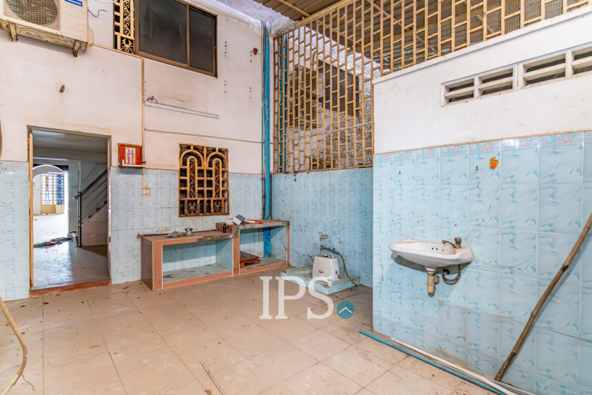 5 Bedroom Shophouse For Rent - Boeung Kak 2, Phnom Penh