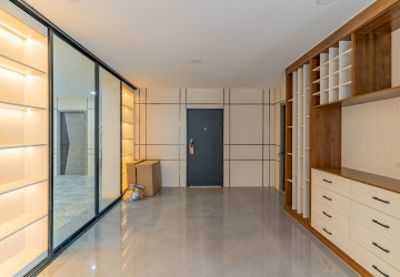 4 Bedroom Penthouse For Rent - Tonle Bassac, Phnom Penh thumbnail