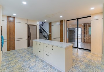 4 Bedroom Penthouse For Rent - Tonle Bassac, Phnom Penh thumbnail