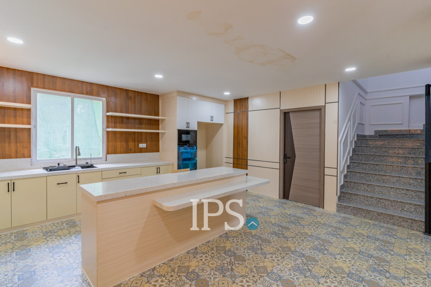 4 Bedroom Penthouse For Rent - Tonle Bassac, Phnom Penh