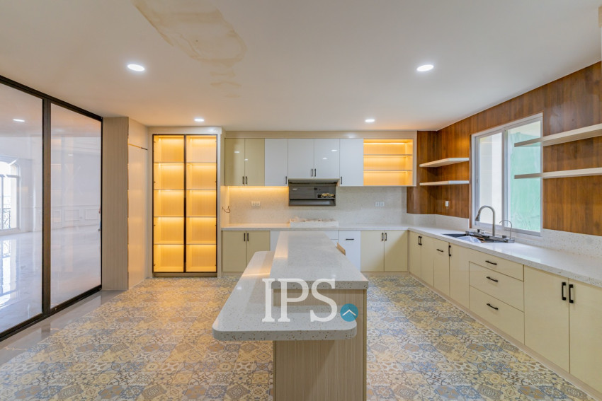 4 Bedroom Penthouse For Rent - Tonle Bassac, Phnom Penh