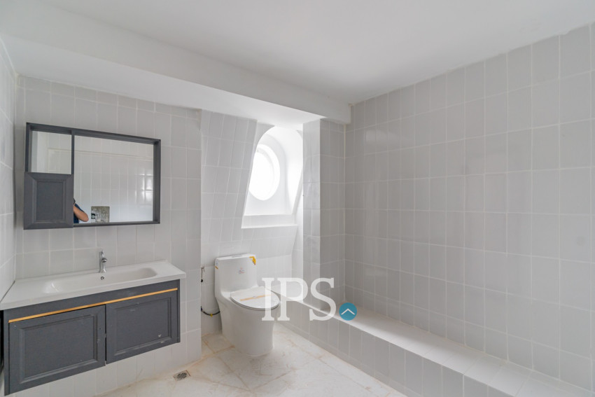 4 Bedroom Penthouse For Rent - Tonle Bassac, Phnom Penh