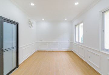 4 Bedroom Penthouse For Rent - Tonle Bassac, Phnom Penh thumbnail