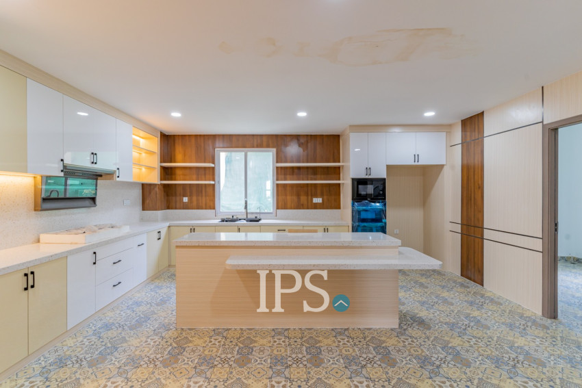 4 Bedroom Penthouse For Rent - Tonle Bassac, Phnom Penh