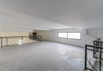 4 Bedroom Penthouse For Rent - Tonle Bassac, Phnom Penh thumbnail
