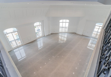 4 Bedroom Penthouse For Rent - Tonle Bassac, Phnom Penh thumbnail