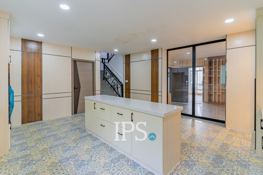 4 Bedroom Penthouse For Rent - Tonle Bassac, Phnom Penh