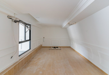 4 Bedroom Penthouse For Rent - Tonle Bassac, Phnom Penh thumbnail