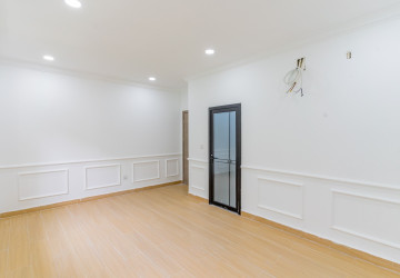 4 Bedroom Penthouse For Rent - Tonle Bassac, Phnom Penh thumbnail