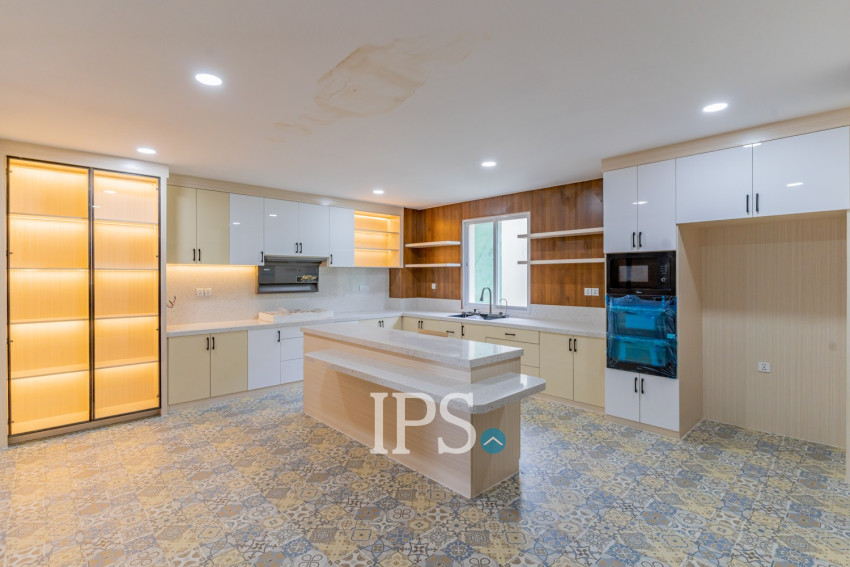 4 Bedroom Penthouse For Rent - Tonle Bassac, Phnom Penh