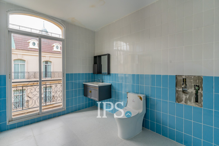 4 Bedroom Penthouse For Rent - Tonle Bassac, Phnom Penh