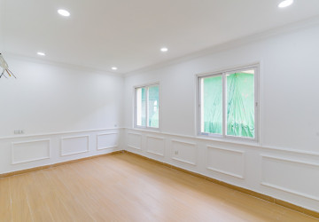 4 Bedroom Penthouse For Rent - Tonle Bassac, Phnom Penh thumbnail