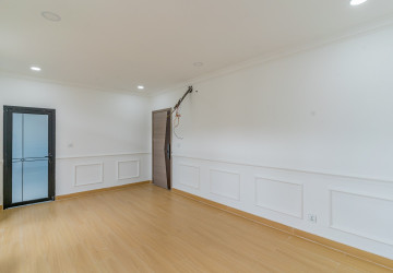 4 Bedroom Penthouse For Rent - Tonle Bassac, Phnom Penh thumbnail