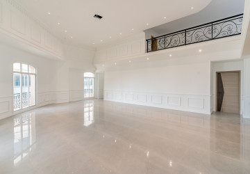 4 Bedroom Penthouse For Rent - Tonle Bassac, Phnom Penh thumbnail