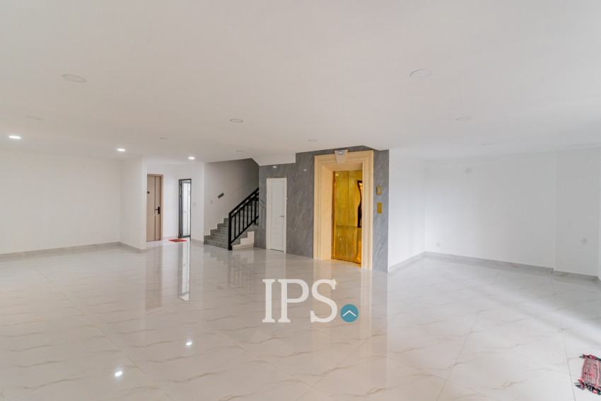 4 Bedroom Penthouse For Rent - Tonle Bassac, Phnom Penh