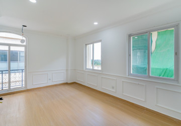 4 Bedroom Penthouse For Rent - Tonle Bassac, Phnom Penh thumbnail