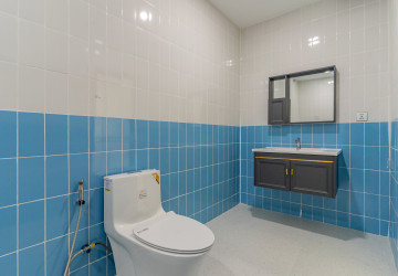 4 Bedroom Penthouse For Rent - Tonle Bassac, Phnom Penh thumbnail