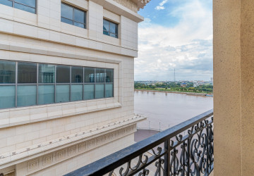 4 Bedroom Penthouse For Rent - Tonle Bassac, Phnom Penh thumbnail