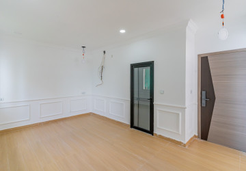 4 Bedroom Penthouse For Rent - Tonle Bassac, Phnom Penh thumbnail