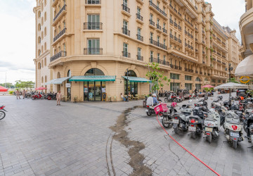 4 Bedroom Penthouse For Rent - Tonle Bassac, Phnom Penh thumbnail