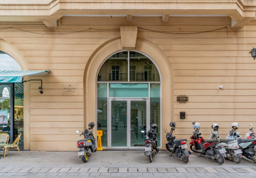 4 Bedroom Penthouse For Rent - Tonle Bassac, Phnom Penh thumbnail