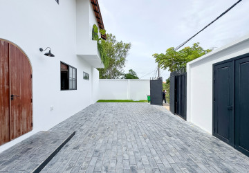 4 Bedroom Villa For Rent - Svay Dangkum, Siem Reap thumbnail