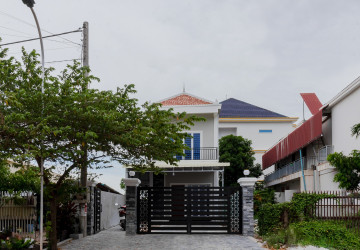 1 Bedroom Apartment For Rent - Svay Dangkum, Siem Reap thumbnail