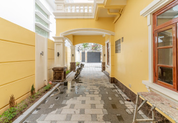 357 Sqm Commercial Villa and 4 Storey Building For Rent - Tonle Bassac, Phnom Penh thumbnail