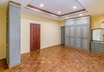 357 Sqm Commercial Villa and 4 Storey Building For Rent - Tonle Bassac, Phnom Penh thumbnail