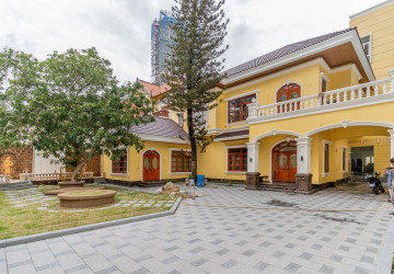 357 Sqm Commercial Villa and 4 Storey Building For Rent - Tonle Bassac, Phnom Penh thumbnail