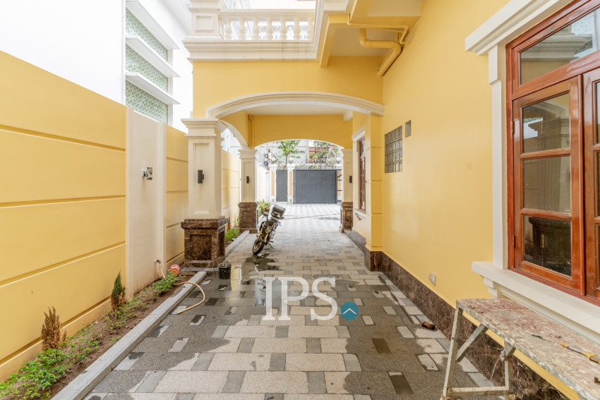 357 Sqm Commercial Villa and 4 Storey Building For Rent - Tonle Bassac, Phnom Penh