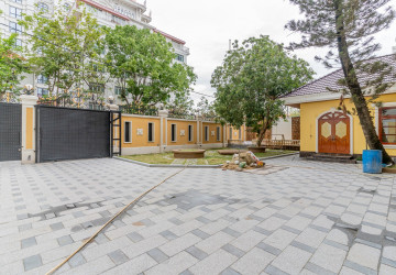 357 Sqm Commercial Villa and 4 Storey Building For Rent - Tonle Bassac, Phnom Penh thumbnail