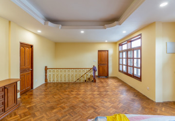 357 Sqm Commercial Villa and 4 Storey Building For Rent - Tonle Bassac, Phnom Penh thumbnail