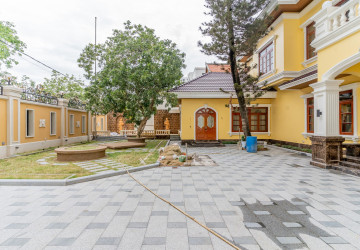 357 Sqm Commercial Villa and 4 Storey Building For Rent - Tonle Bassac, Phnom Penh thumbnail