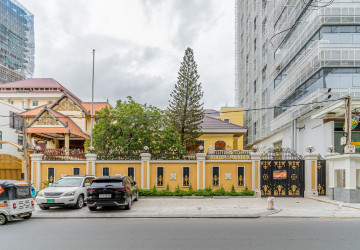 357 Sqm Commercial Villa and 4 Storey Building For Rent - Tonle Bassac, Phnom Penh thumbnail