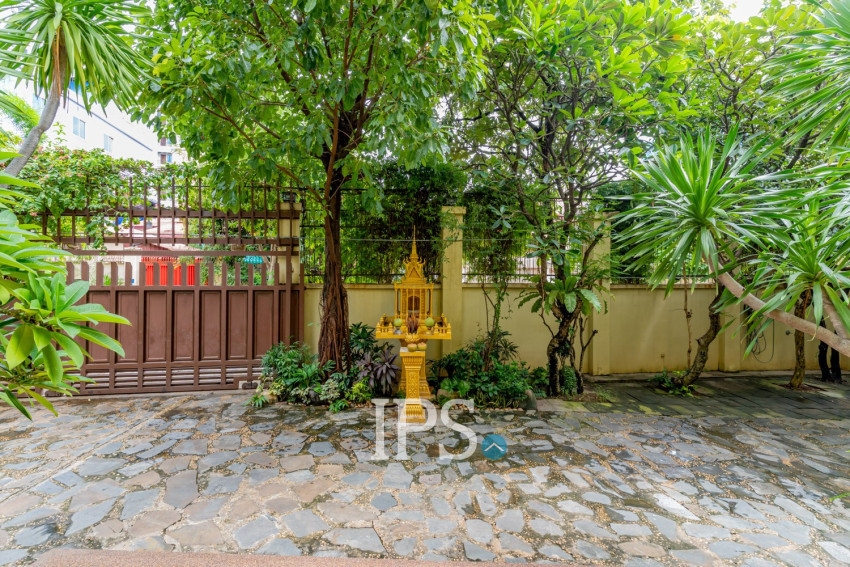 8 Room Commercial Villa For Rent - Phsar Derm Tkov, Phnom Penh