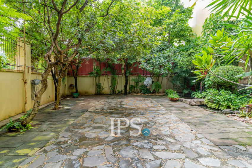 8 Room Commercial Villa For Rent - Phsar Derm Tkov, Phnom Penh