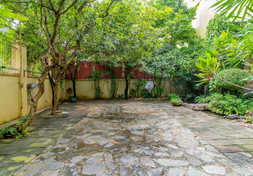 8 Room Commercial Villa For Rent - Phsar Derm Tkov, Phnom Penh thumbnail
