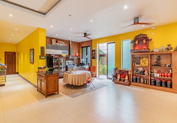 8 Room Commercial Villa For Rent - Phsar Derm Tkov, Phnom Penh thumbnail